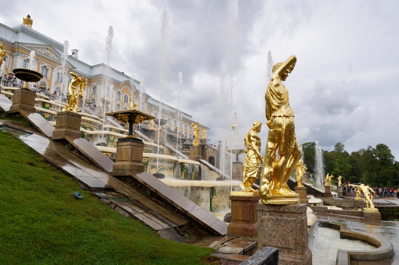 Peterhof palace and cruising the&nbsp;Canals